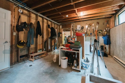 6950 Porpoise Drive, Sechelt, BC - Indoor Photo Showing Basement