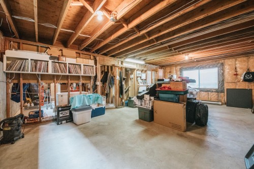6950 Porpoise Drive, Sechelt, BC - Indoor Photo Showing Basement