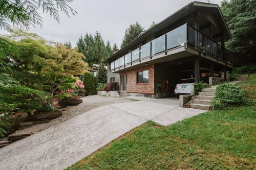 6950 Porpoise Drive, Sechelt, BC - Outdoor