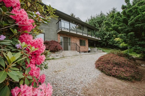 6950 Porpoise Drive, Sechelt, BC - Outdoor