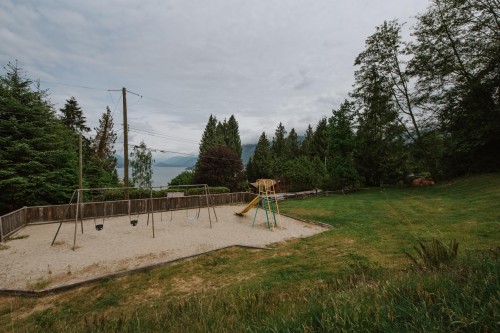 6950 Porpoise Drive, Sechelt, BC - Outdoor