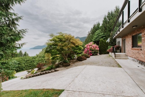 6950 Porpoise Drive, Sechelt, BC - Outdoor