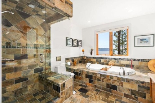 13543 Sakinaw Drive, Garden Bay, BC - Indoor Photo Showing Bathroom