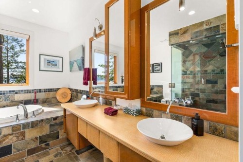 13543 Sakinaw Drive, Garden Bay, BC - Indoor Photo Showing Bathroom