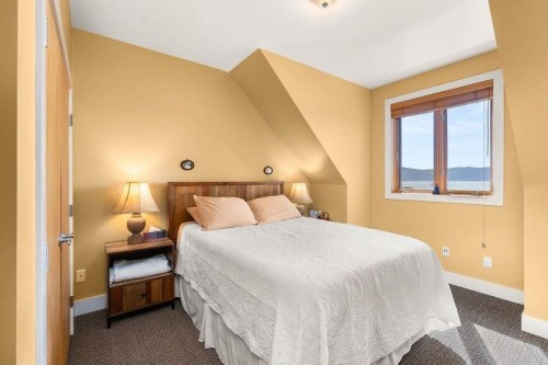 13543 Sakinaw Drive, Garden Bay, BC - Indoor Photo Showing Bedroom