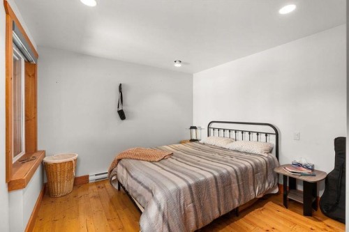 13543 Sakinaw Drive, Garden Bay, BC - Indoor Photo Showing Bedroom