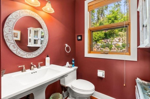 13543 Sakinaw Drive, Garden Bay, BC - Indoor Photo Showing Bathroom