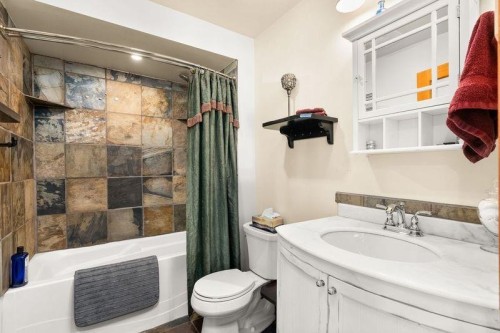 13543 Sakinaw Drive, Garden Bay, BC - Indoor Photo Showing Bathroom