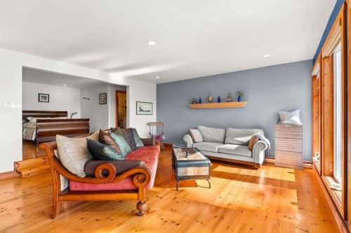 13543 Sakinaw Drive, Garden Bay, BC - Indoor Photo Showing Living Room