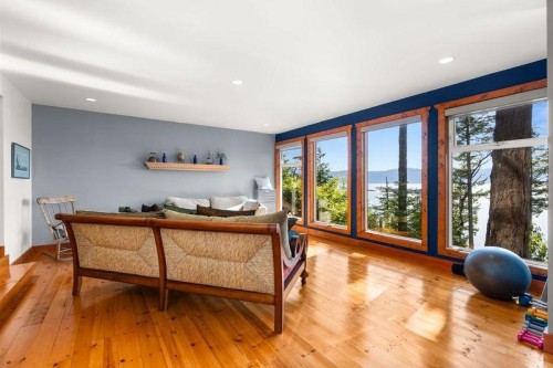13543 Sakinaw Drive, Garden Bay, BC - Indoor Photo Showing Office