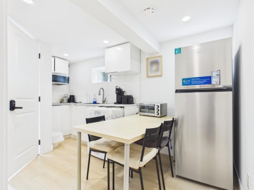 3885 35Th Avenue W, Vancouver, BC - Indoor