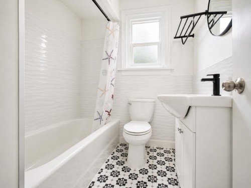3885 35Th Avenue W, Vancouver, BC - Indoor Photo Showing Bathroom