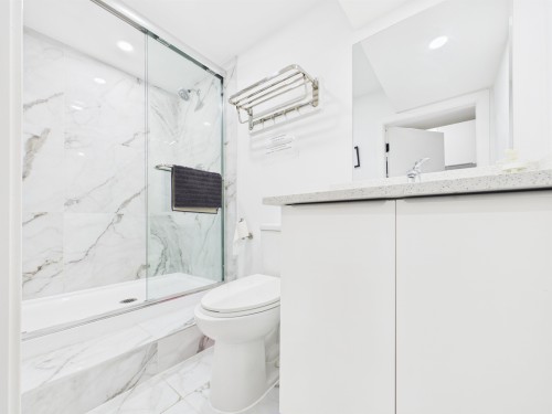 3885 35Th Avenue W, Vancouver, BC - Indoor Photo Showing Bathroom
