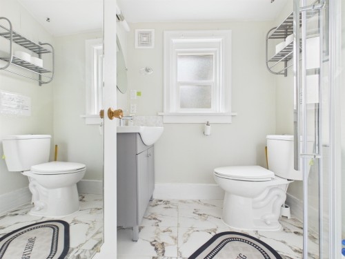 3885 35Th Avenue W, Vancouver, BC - Indoor Photo Showing Bathroom