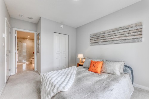 1004-3100 Windsor Gate, Coquitlam, BC - Indoor Photo Showing Bedroom