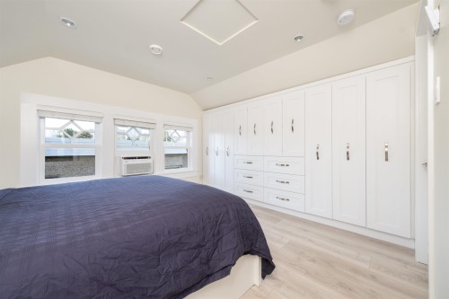408 Eighth Street, New Westminster, BC - Indoor Photo Showing Bedroom