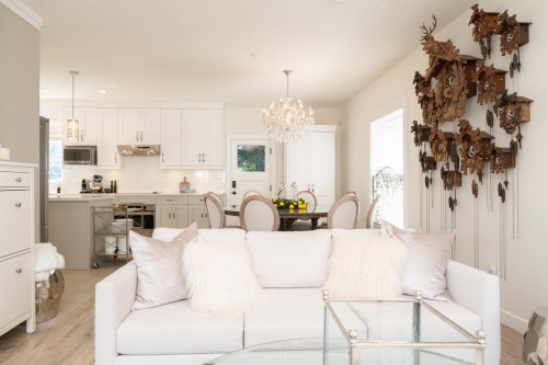 408 Eighth Street, New Westminster, BC - Indoor Photo Showing Living Room