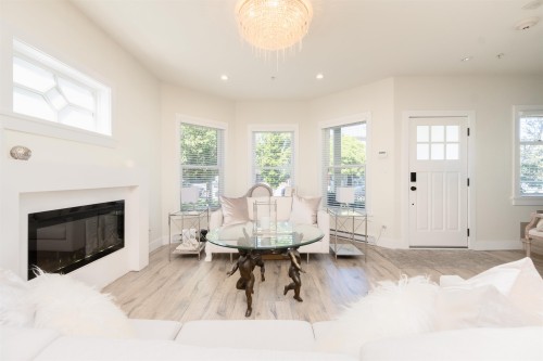 408 Eighth Street, New Westminster, BC - Indoor Photo Showing Living Room With Fireplace