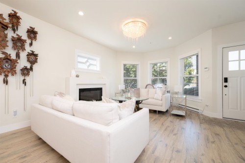 408 Eighth Street, New Westminster, BC - Indoor Photo Showing Living Room With Fireplace