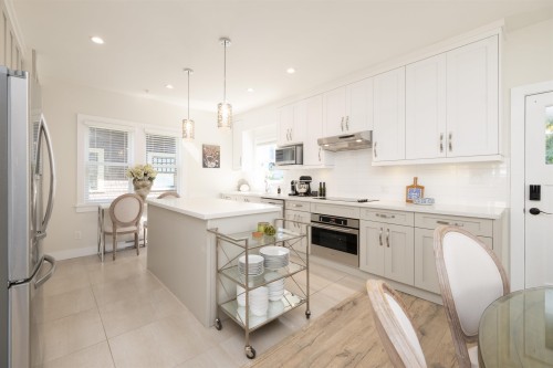 408 Eighth Street, New Westminster, BC - Indoor Photo Showing Kitchen With Upgraded Kitchen