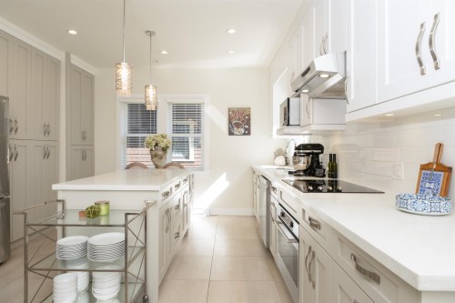 408 Eighth Street, New Westminster, BC - Indoor Photo Showing Kitchen With Upgraded Kitchen