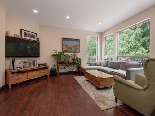 5836 Marine Way, Sechelt, BC - Indoor Photo Showing Living Room