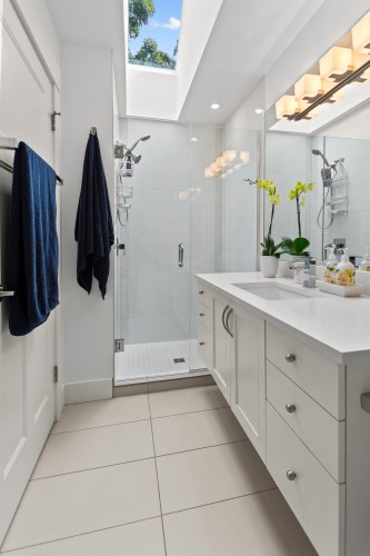 2416 8Th Avenue W, Vancouver, BC - Indoor Photo Showing Bathroom