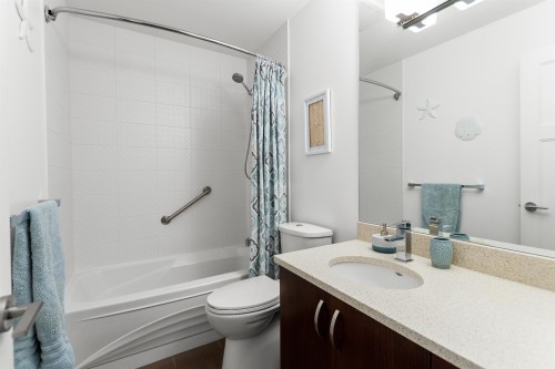 2416 8Th Avenue W, Vancouver, BC - Indoor Photo Showing Bathroom