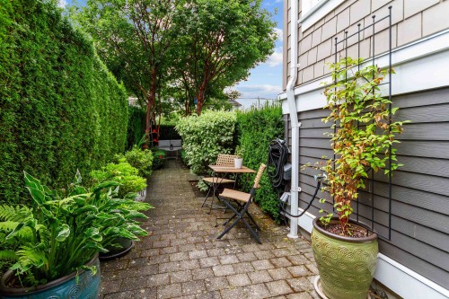 2416 8Th Avenue W, Vancouver, BC - Outdoor