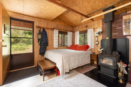 9540 Pemberton Portage Road, Pemberton, BC - Indoor Photo Showing Bedroom