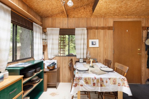 9540 Pemberton Portage Road, Pemberton, BC - Indoor Photo Showing Dining Room