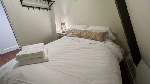 7102 Nesters Road, Whistler, BC - Indoor Photo Showing Bedroom