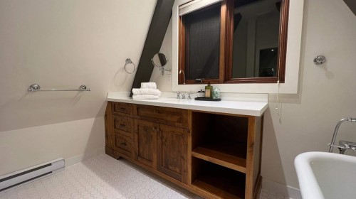 7102 Nesters Road, Whistler, BC - Indoor Photo Showing Bathroom