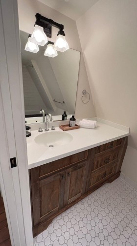 7102 Nesters Road, Whistler, BC - Indoor Photo Showing Bathroom