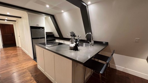 7102 Nesters Road, Whistler, BC - Indoor Photo Showing Kitchen