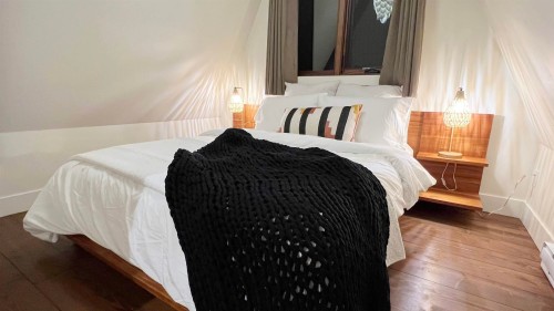 7102 Nesters Road, Whistler, BC - Indoor Photo Showing Bedroom