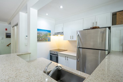 2-8100 Alpine Way, Whistler, BC - Indoor Photo Showing Kitchen