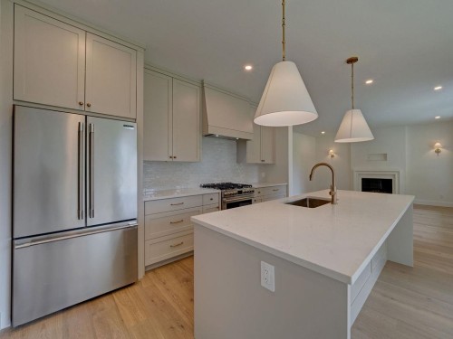 385 Solaz Place, Gibsons, BC - Indoor Photo Showing Kitchen With Upgraded Kitchen