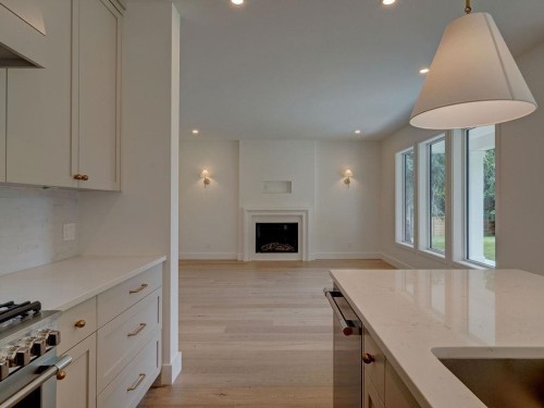 385 Solaz Place, Gibsons, BC - Indoor Photo Showing Kitchen