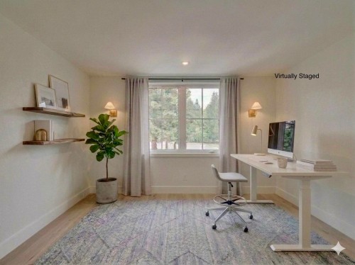 385 Solaz Place, Gibsons, BC - Indoor Photo Showing Office