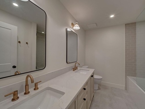 385 Solaz Place, Gibsons, BC - Indoor Photo Showing Bathroom