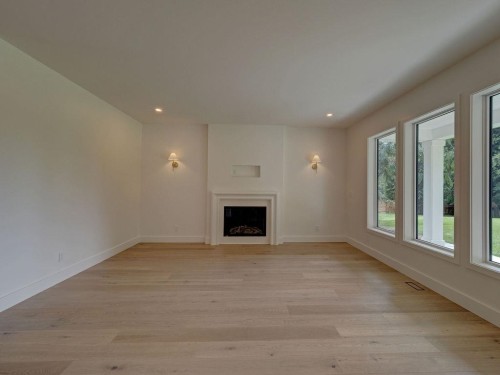 385 Solaz Place, Gibsons, BC - Indoor With Fireplace