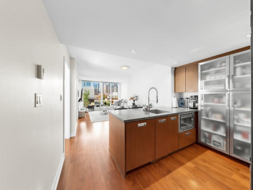 901-1055 Richards Street, Vancouver, BC - Indoor Photo Showing Kitchen