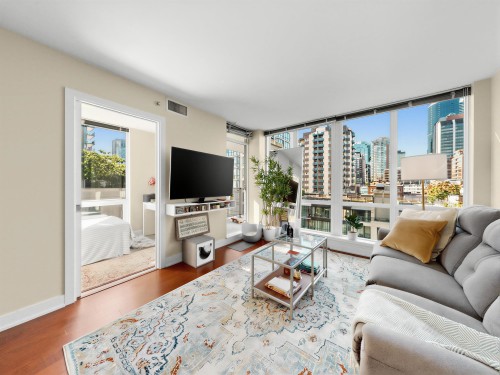901-1055 Richards Street, Vancouver, BC - Indoor Photo Showing Living Room