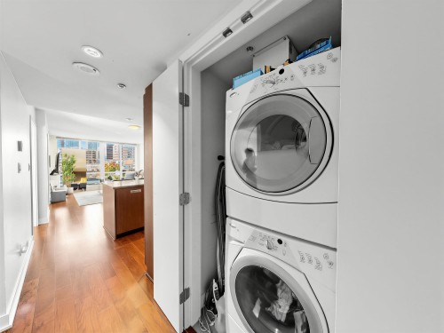 901-1055 Richards Street, Vancouver, BC - Indoor Photo Showing Laundry Room