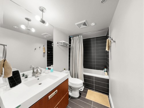 901-1055 Richards Street, Vancouver, BC - Indoor Photo Showing Bathroom