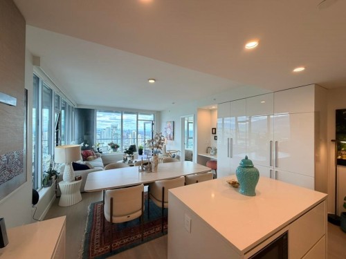 5101-2108 Gilmore Avenue, Burnaby, BC - Indoor Photo Showing Dining Room