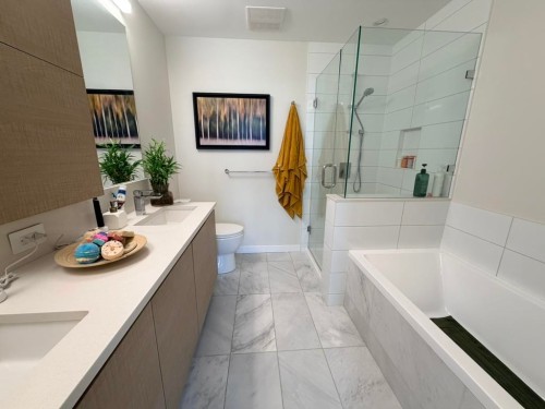 5101-2108 Gilmore Avenue, Burnaby, BC - Indoor Photo Showing Bathroom