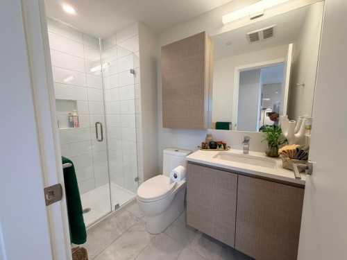 5101-2108 Gilmore Avenue, Burnaby, BC - Indoor Photo Showing Bathroom