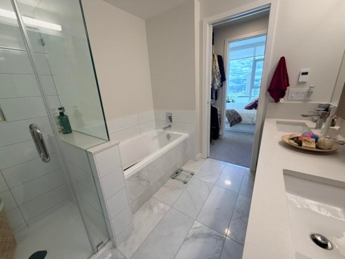 5101-2108 Gilmore Avenue, Burnaby, BC - Indoor Photo Showing Bathroom